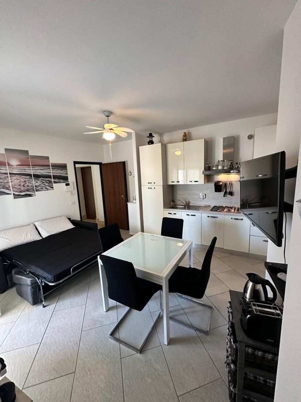 Un Passo Dal Mare Appartement Nettuno Buitenkant foto